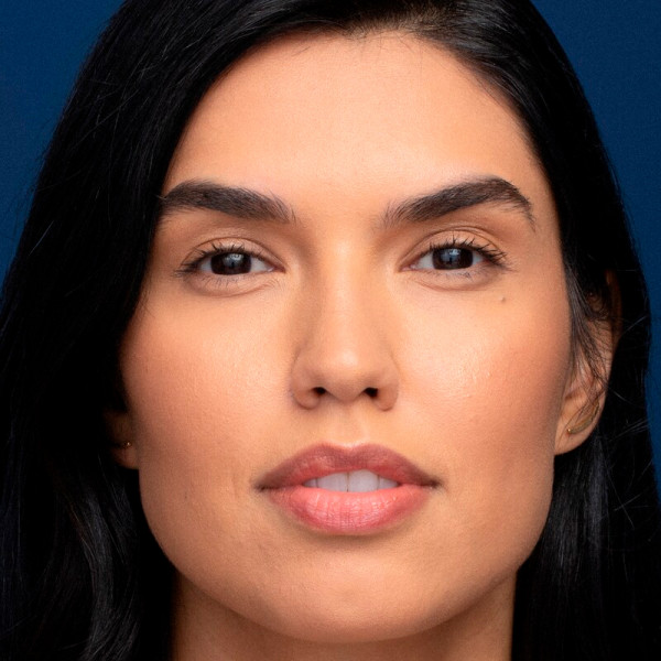 double-wear-stay-in-place-matte-base-de-maquillaje-larga-duracion