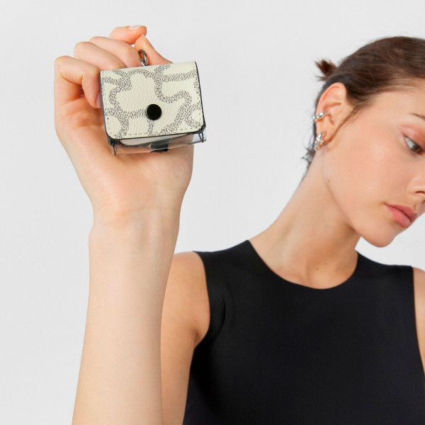 tous-kaos-summer-medium-airpods-hangeetui-in-schwarz