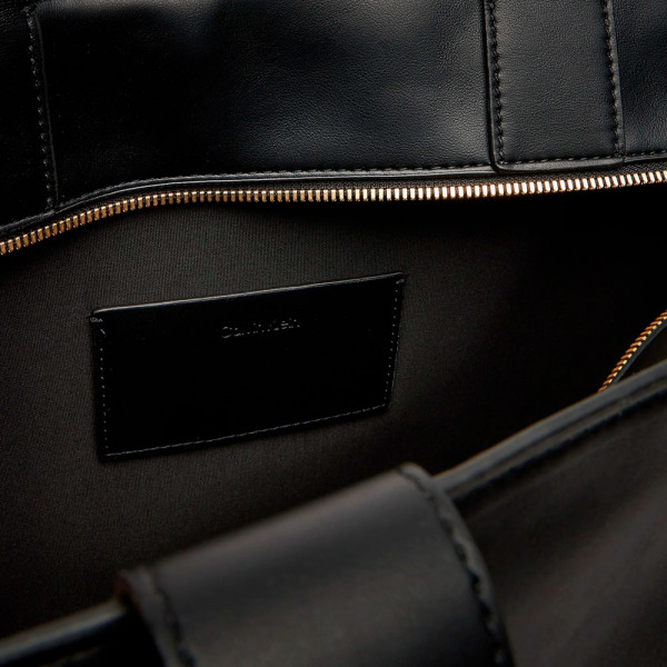 sac-fourre-tout-grave-d-un-monogramme