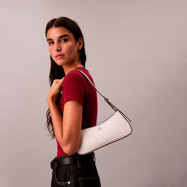 sac-a-bandouliere-avec-logo-monogramme