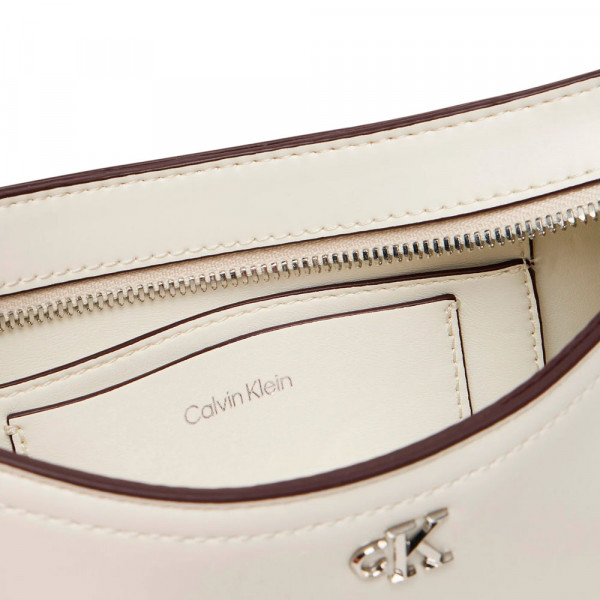 bolso-de-hombro-con-herraje-con-logo-monograma