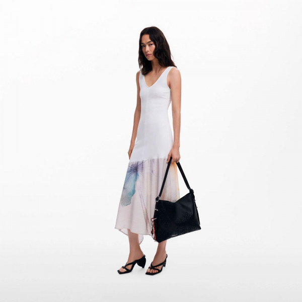 mittelgrosse-tasche-mit-besticktem-ledereffekt