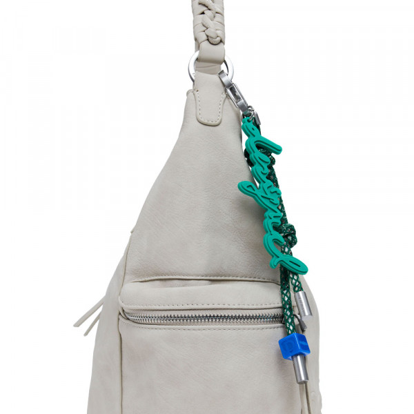 mochila-efecto-piel-logo-grande