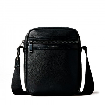 textured-zippered-reporter-bag