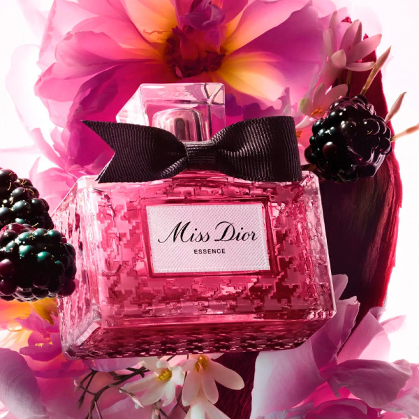 essenza-di-profumo-note-candite-floreali-e-legnose