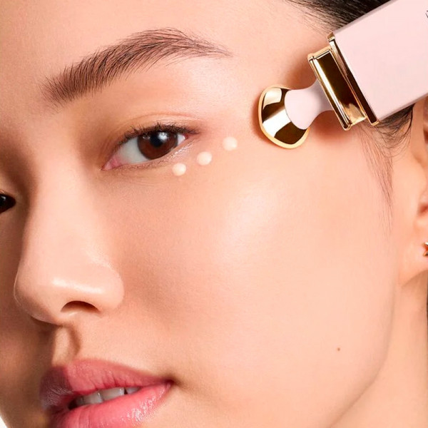 dior-prestige-le-micro-serum-de-rose-yeux-activated-exceptionellt-regenererande-mikronaringsamnesserum-for-ogonkonturer