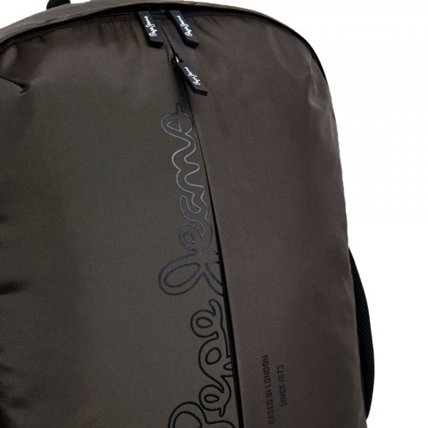 mochila-portatil-con-logo