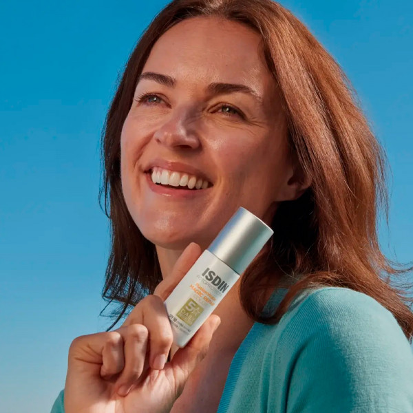 fusion-water-magic-repair-color-spf-50-facial-sunscreen-with-tint-and-triple-anti-aging-action