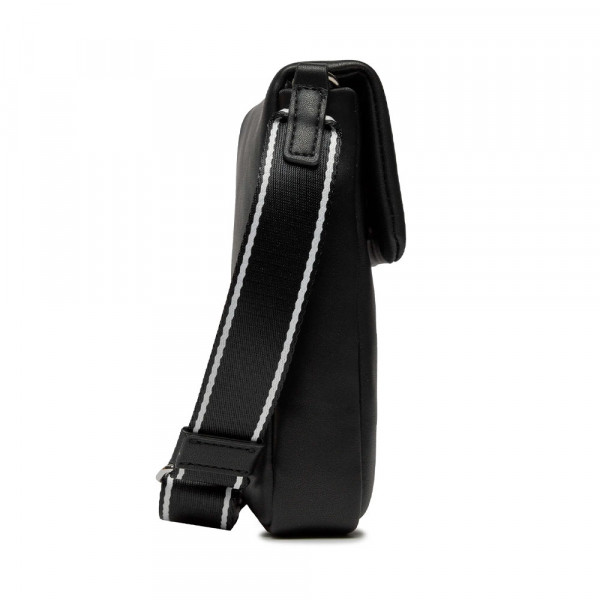 funda-para-movil-essential-con-insignia