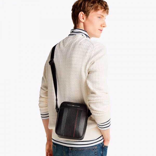 reporter-bag-with-a-mix-of-textures