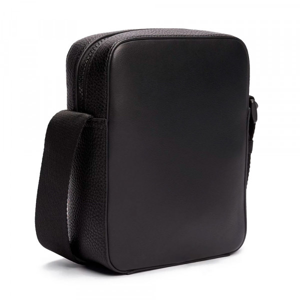 sac-reporter-avec-un-melange-de-textures