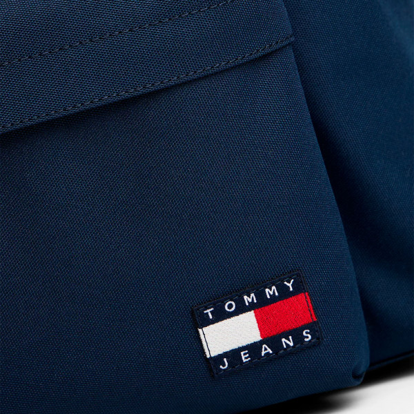 sac-a-dos-avec-logo-essentiel