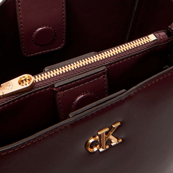 borsa-a-sacco-con-logo-monogramma-e-hardware