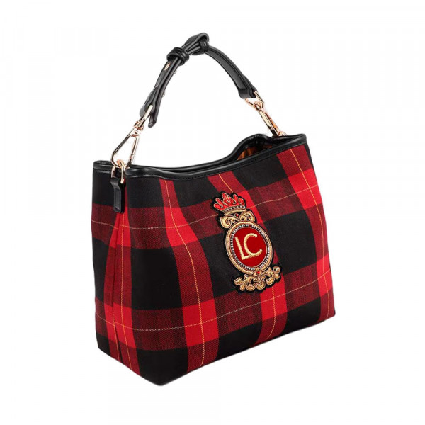 borsa-a-quadri-intrecciata-con-toppa-a-forma-di-scudo