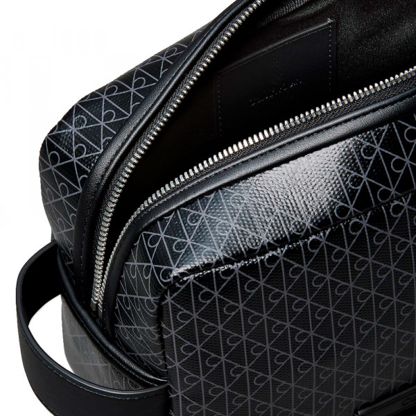 necessaire-de-viagem-com-ziper-e-logotipo-monograma-em-toda-a-peca