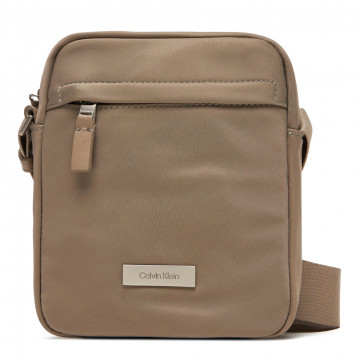 matte-nylon-reporter-bag