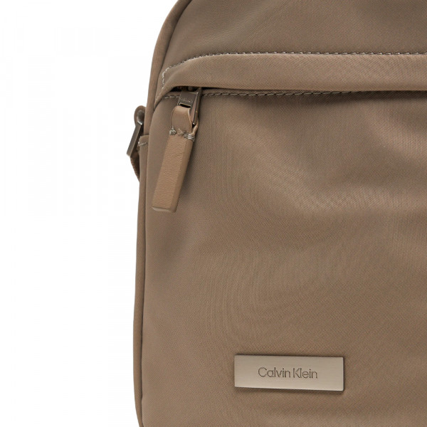 matte-nylon-reporter-bag