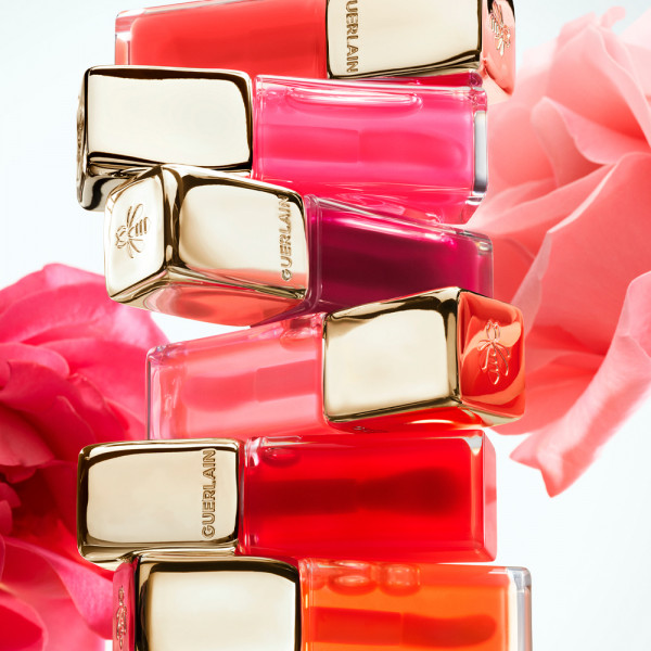 kisskiss-bee-glow-oil-limited-edition-tonet-laebeolie-beriget-med-honning-92-af-naturlig-oprindelse