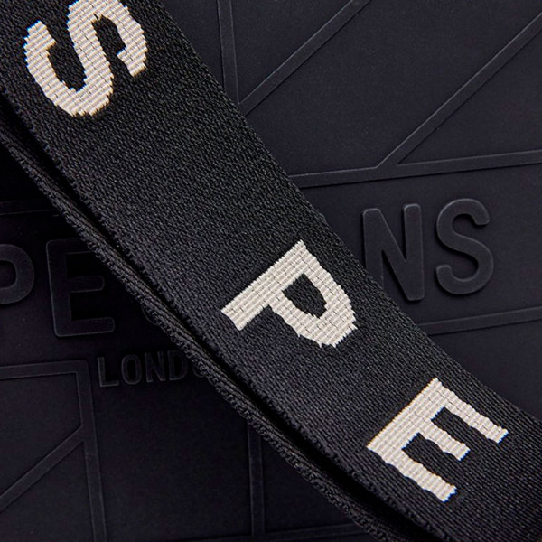 bolso-con-detalles-en-goma