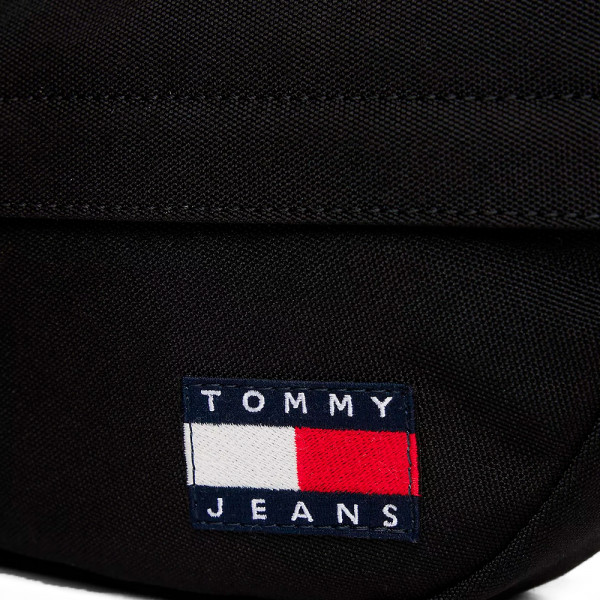 essential-gurteltasche-mit-aufschrift