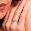 anello-brilliant-square-halo-193555c02