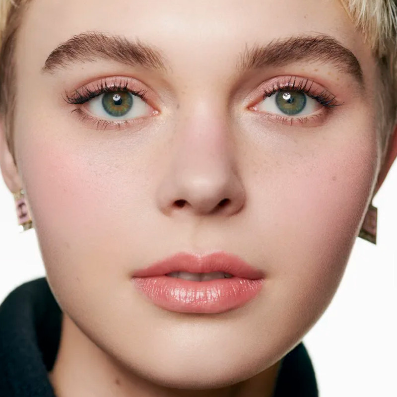 les-signes-de-chanel-poudre-illuminatrice-pour-les-joues