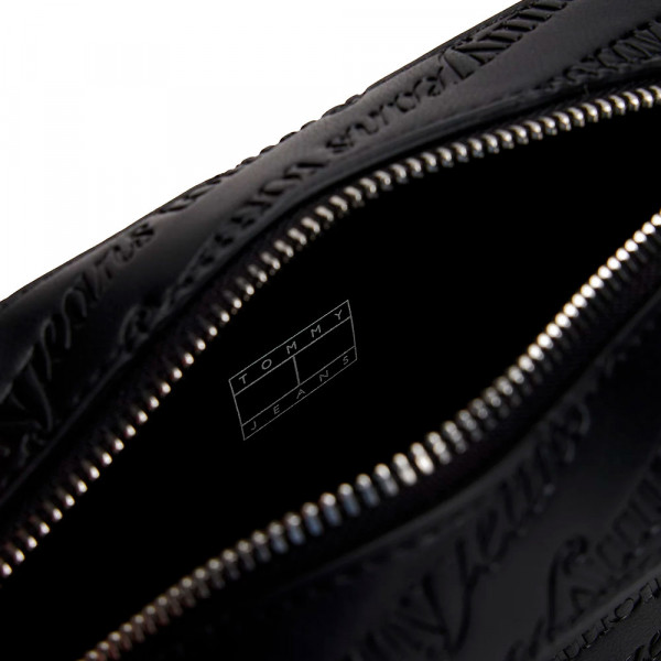 sac-a-main-avec-logo-en-relief