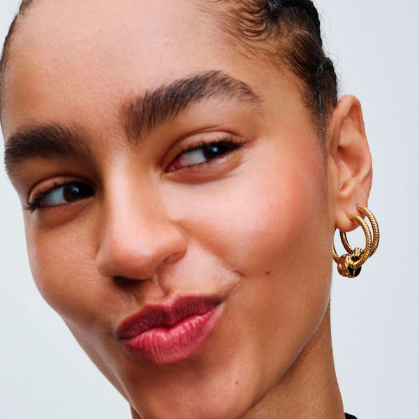 pingente-de-clipe-com-coracoes-entrelacados-768035c00