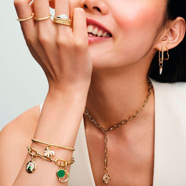 pingente-medalhao-de-abelha-763417c01