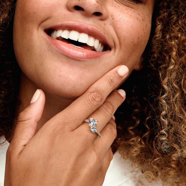 anillo-con-un-recubrimiento-de-oro-de-14k-corazon-doble-brillante-161198c01