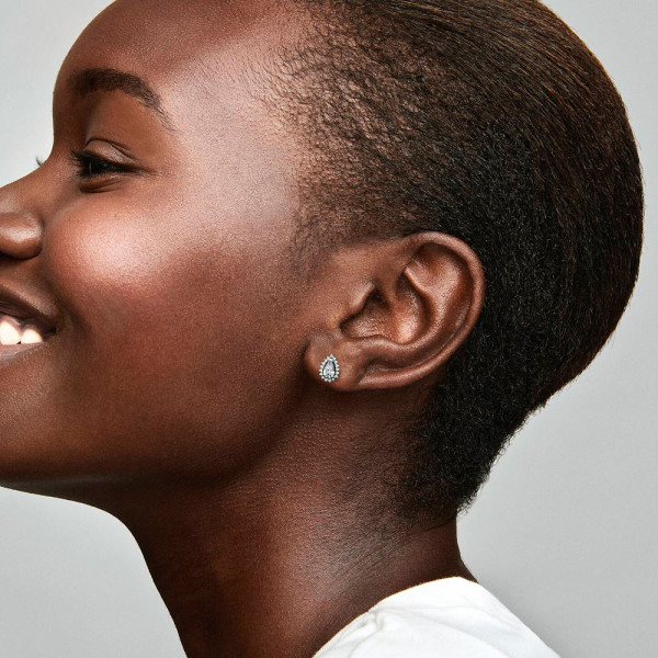 boucles-d-oreilles-a-clous-sparkling-halo-taille-poire-292834c01