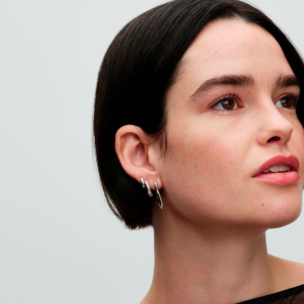 boucles-d-oreilles-creoles-ouvertes-en-forme-de-v-organique-293290c00