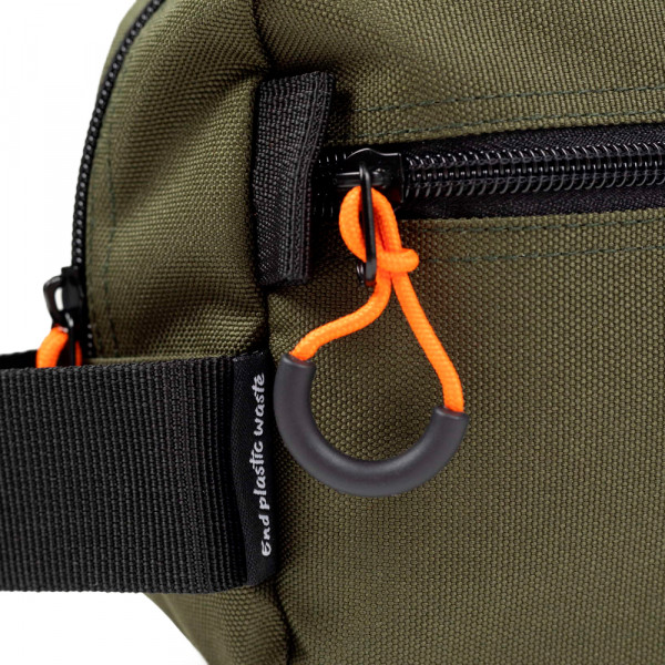 sac-de-toilette-de-sport-recycle