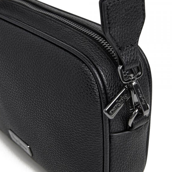 schultertasche-aus-kunstleder