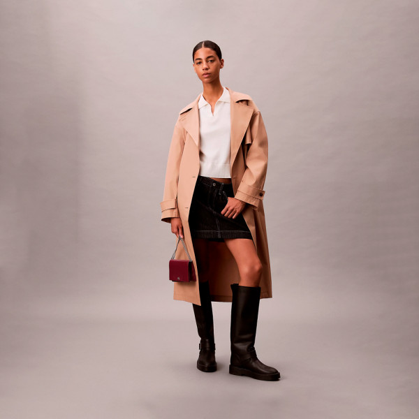 cartera-de-cadena-con-monograma