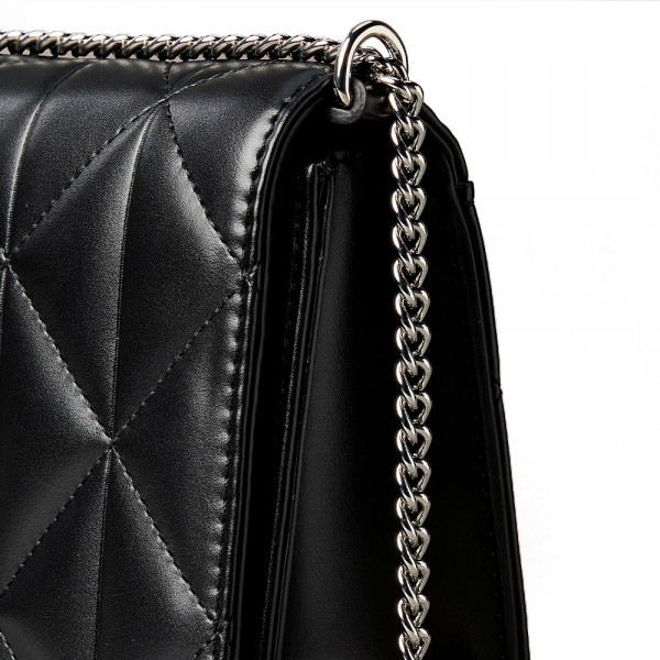 mini-bolsa-acolchoada-com-logotipo-em-emblema