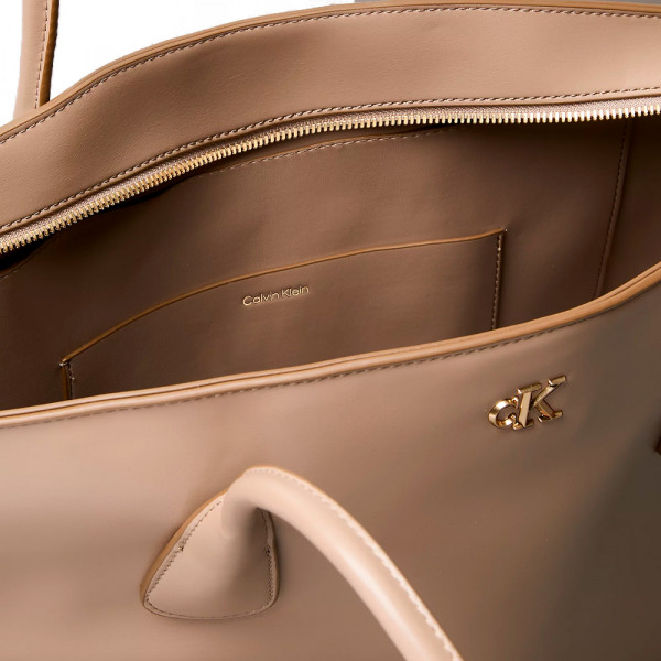 mittelgrosse-monogrammierte-kuppeltasche