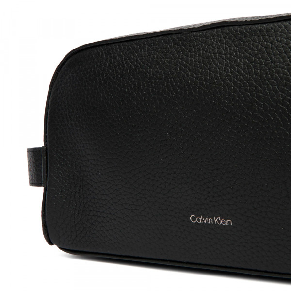 kulturbeutel-aus-folie-mit-griff