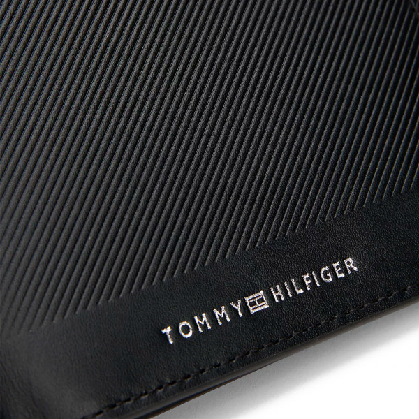 zweifach-gefaltete-ledergeldborse-mit-logo