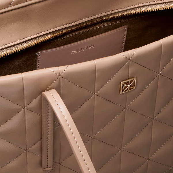 bolso-tote-pequeno-logo-emblematico-acolchado