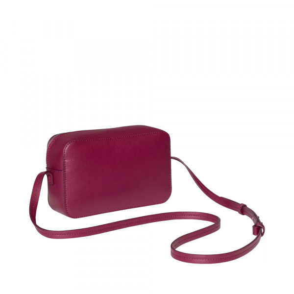 umhangetasche-mit-metalllogo