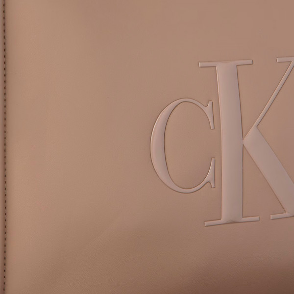 borsa-tote-con-monogramma-inciso