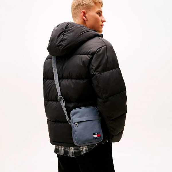 unverzichtbare-reportertasche-mit-aufschrift