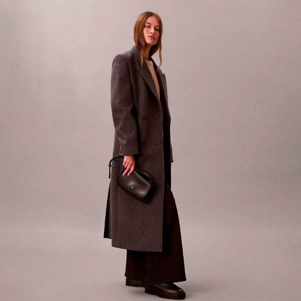 monogrammierte-kameratasche-mit-klappe