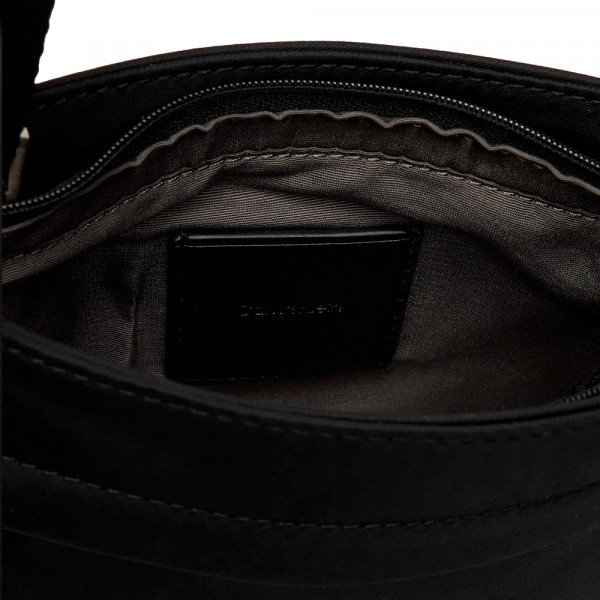 sac-bandouliere-elegant-fin-et-plat