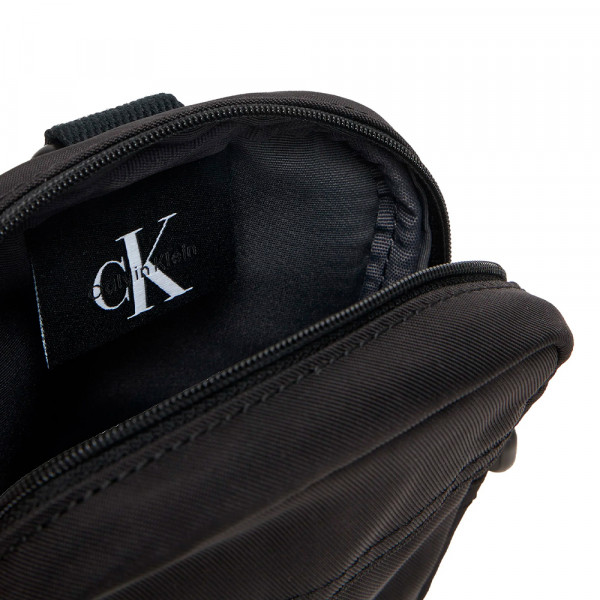 sac-bandouliere-fin-de-reporter-avec-logo-audacieux