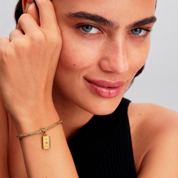 gravierbarer-briefumschlag-anhanger-der-sich-offnen-lasst