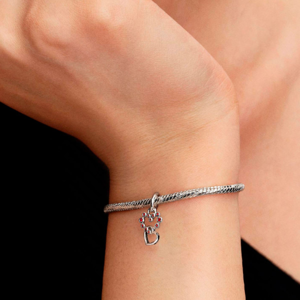 ciondolo-con-cuori-collegati-e-gemme-rosse