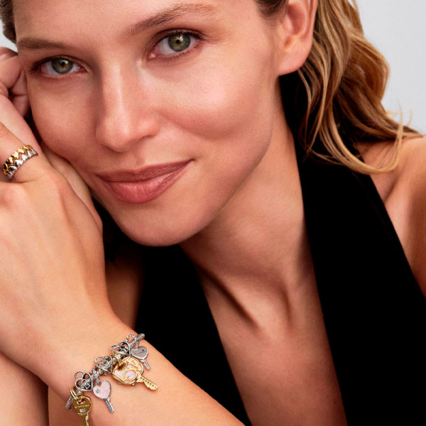 schlusselanhanger-mit-charm