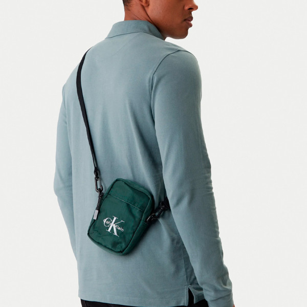 sac-a-bandouliere-slim-reporter-en-nylon-avec-logo-audacieux